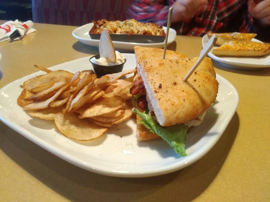 Boston Pizza | restaurant | 651 Erb St W, Waterloo, ON N2J 3Z4, Canada | 5197478000 OR +1 519-747-8000