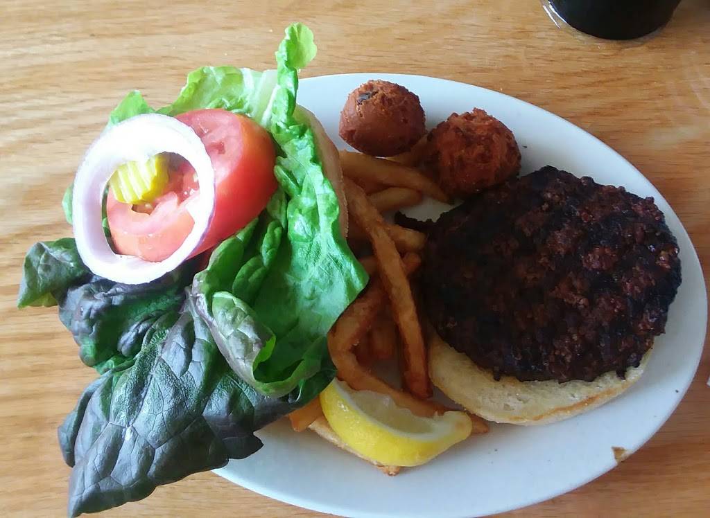 Three Fishermen Seafood Restaurant | night club | 13021 N Cleveland Ave, North Fort Myers, FL 33903, USA | 2395998568 OR +1 239-599-8568