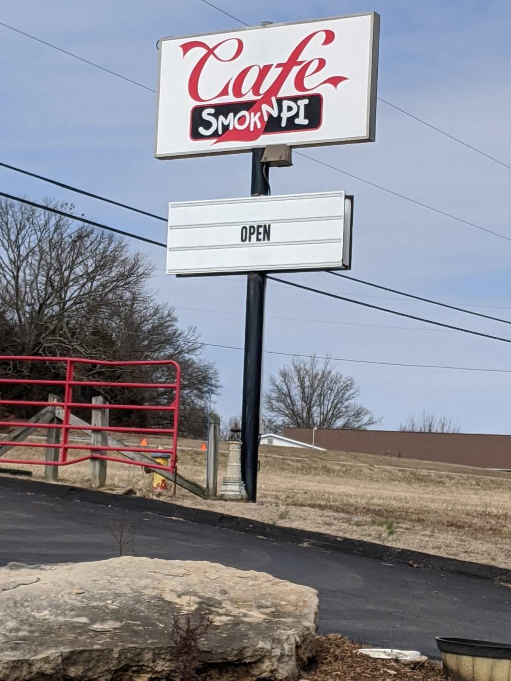 Cafe Smok N Pi | restaurant | 12636 MO-21, De Soto, MO 63020, USA | 6363375577 OR +1 636-337-5577