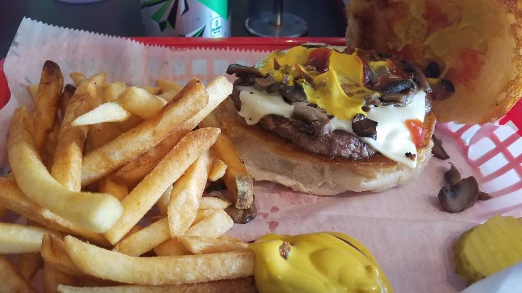 Apes Bar & Grill | restaurant | 518 4th St, Algoma, WI 54201, USA | 9203658004 OR +1 920-365-8004