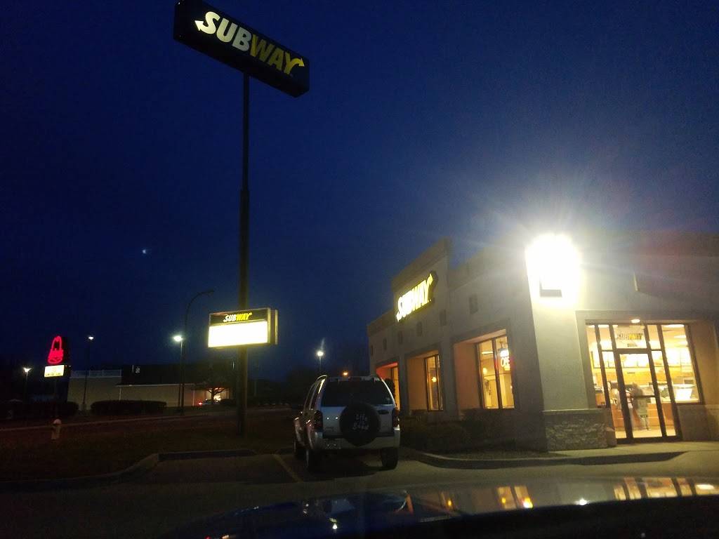 Subway | restaurant | 2068 E Market St, Akron, OH 44312, USA | 3307338728 OR +1 330-733-8728