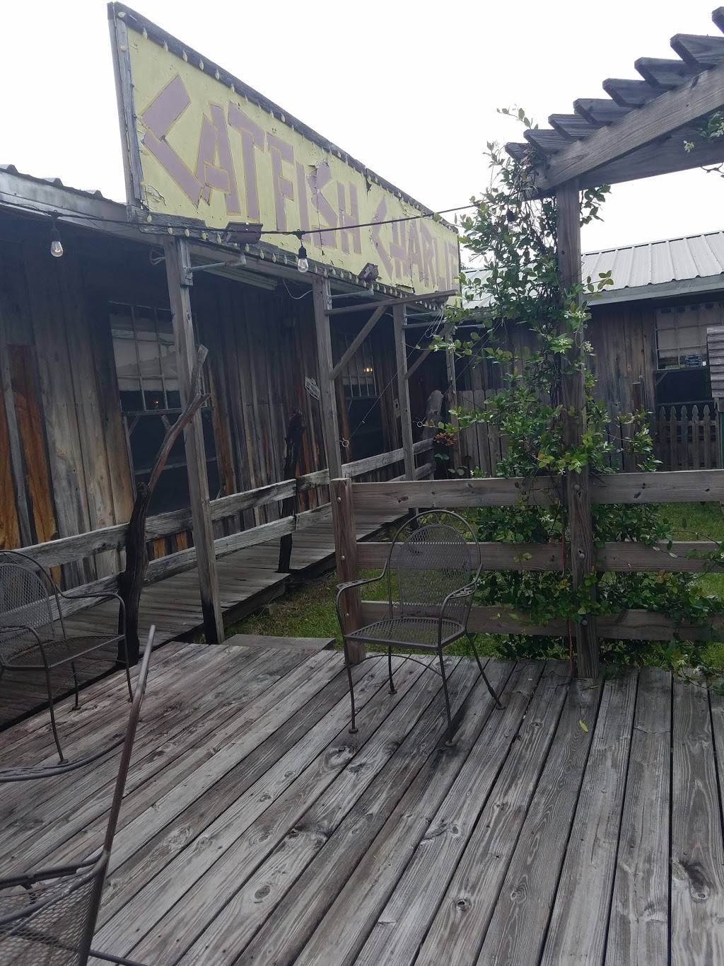 Catfish Charlie | restaurant | 11419 Canal Rd, Gulfport, MS 39503, USA | 2288329195 OR +1 228-832-9195