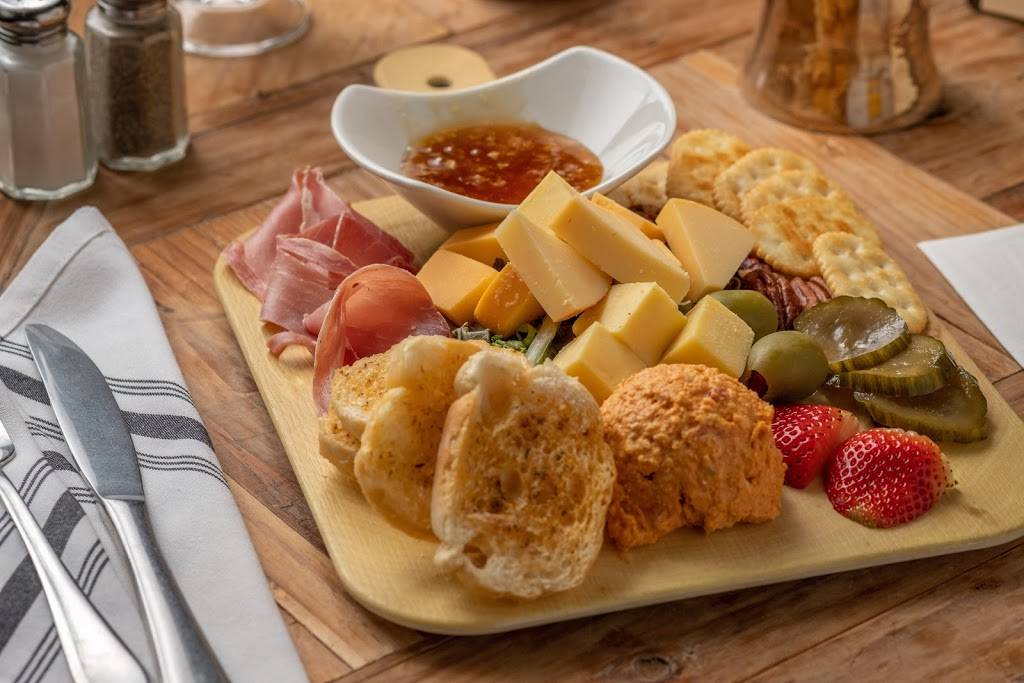 Brass Hat | restaurant | 103 S 30th Ave, Hattiesburg, MS 39401, USA | 6012556933 OR +1 601-255-6933