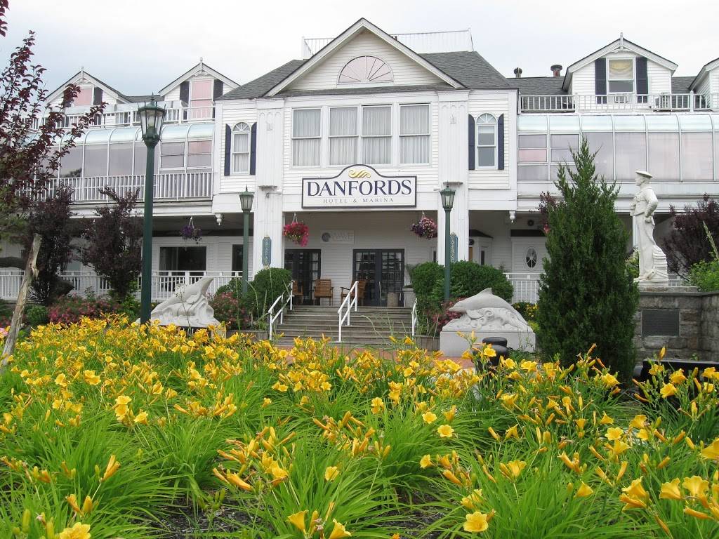 Danfords Hotel & Marina | restaurant | 25 E Broadway, Port Jefferson, NY 11777, USA | 6319285200 OR +1 631-928-5200