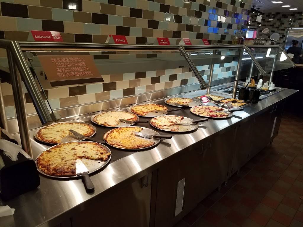 Reds Savoy Pizza | restaurant | 225 Central Ave, Osseo, MN 55369, USA | 7632054662 OR +1 763-205-4662