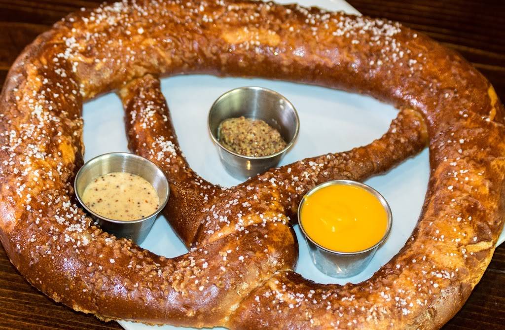 Courthaus Social | restaurant | 2300 Clarendon Blvd, Arlington, VA 22201, USA | 7032434900 OR +1 703-243-4900