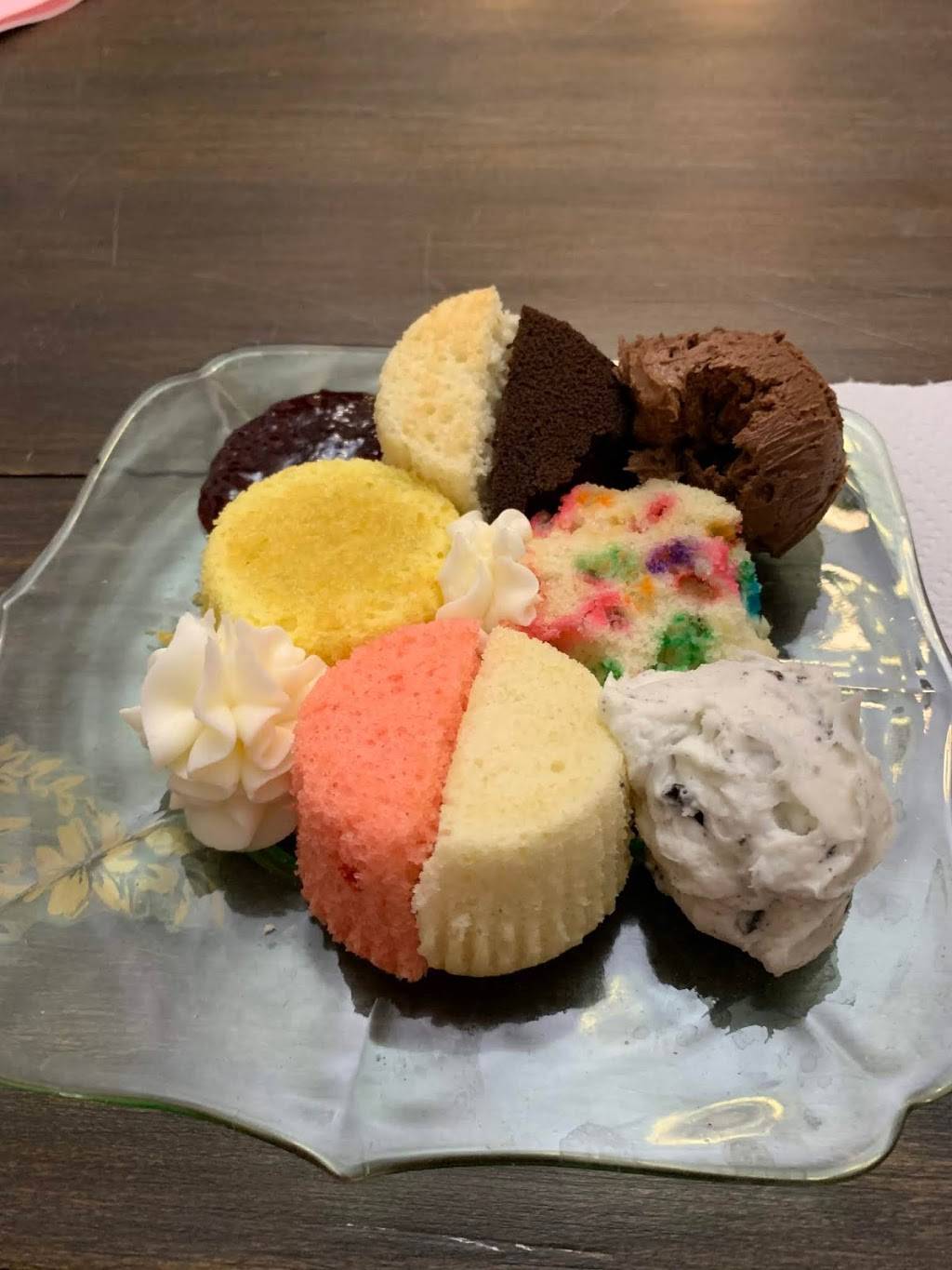 Aunt Gingibreads Bakery | restaurant | 833 E Oak St, Apopka, FL 32703, USA | 3212319378 OR +1 321-231-9378