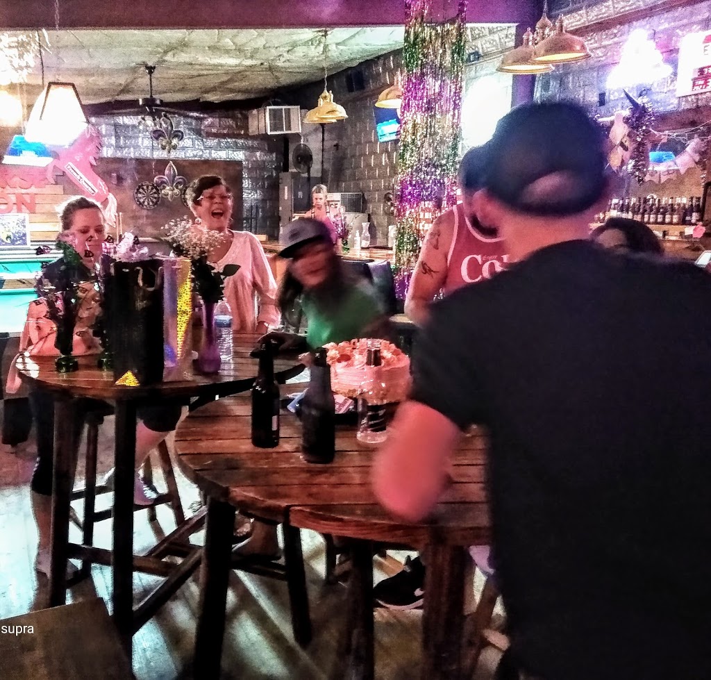 Red Horse Saloon | restaurant | 2440 TX-16, Bandera, TX 78003, USA | 8307963825 OR +1 830-796-3825