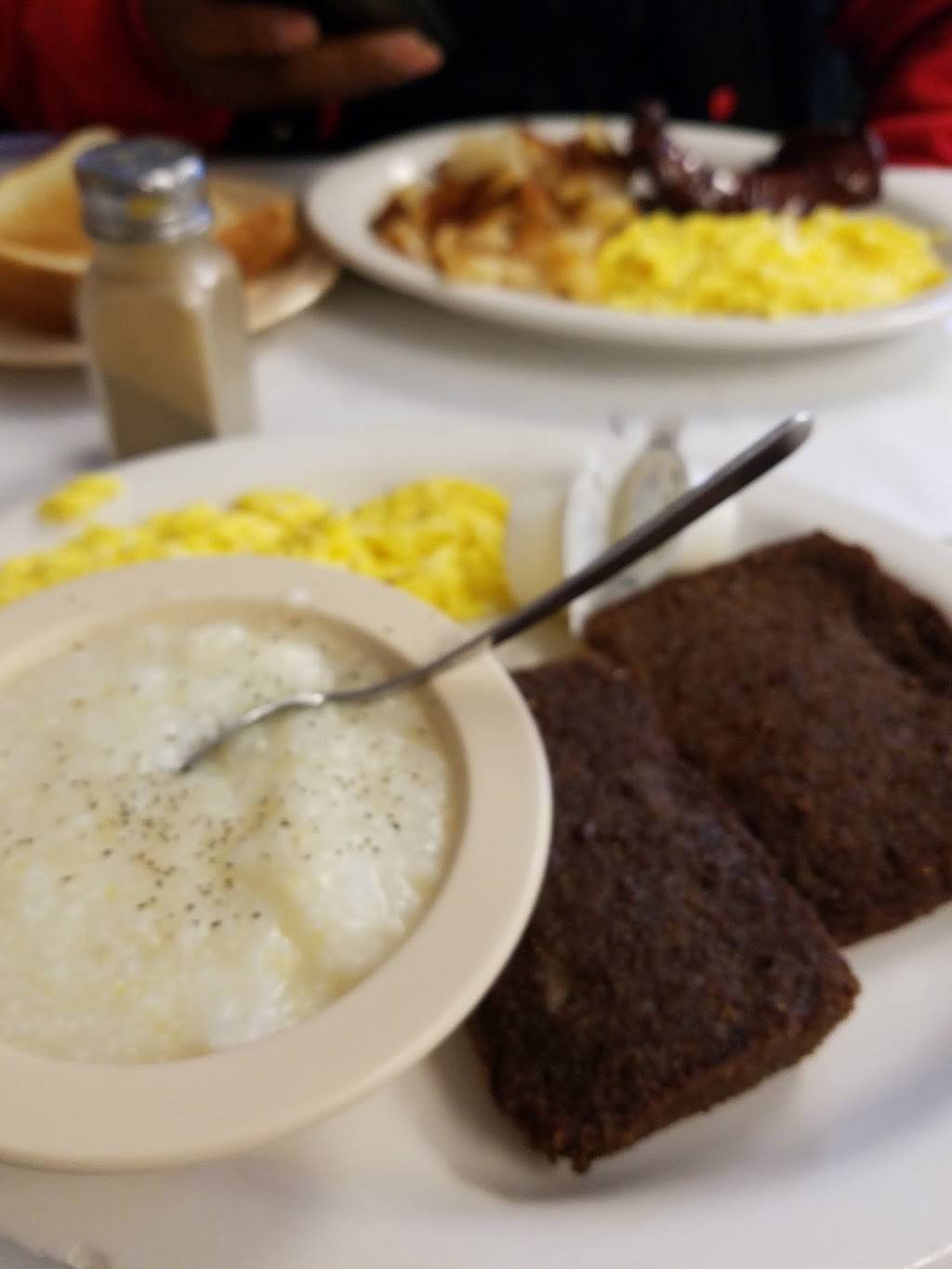 Bernies Bar-B-Que | restaurant | 2602 E Bessemer Ave, Greensboro, NC 27405, USA | 3362741256 OR +1 336-274-1256