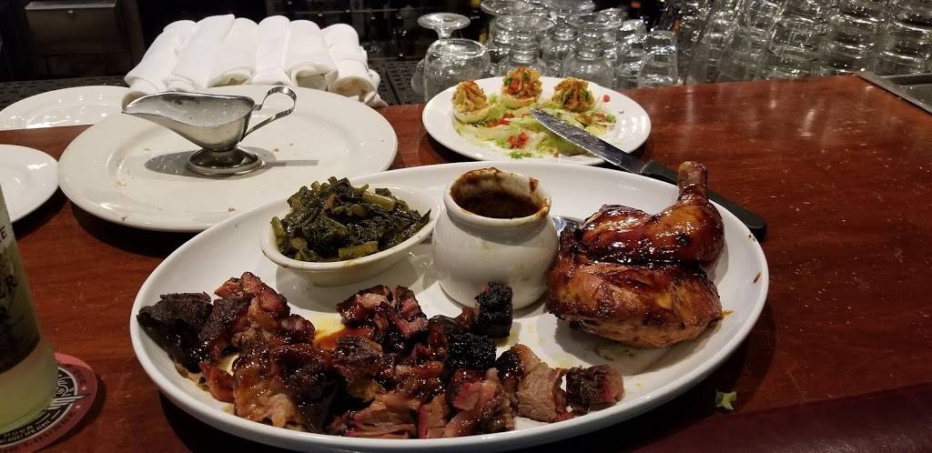 Lucilles Smokehouse Bar-B-Que | restaurant | 24201 W, Valencia Blvd, Valencia, CA 91355, USA | 6612551227 OR +1 661-255-1227