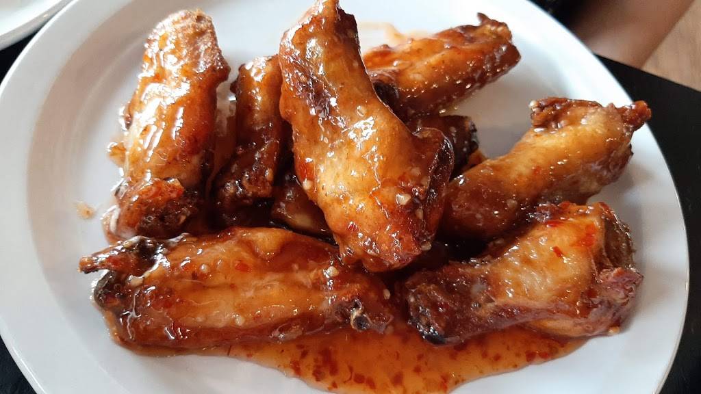 Chasers Bar & Grill | restaurant | 1300 King St E, Oshawa, ON L1H 8J4, Canada | 9052401988 OR +1 905-240-1988