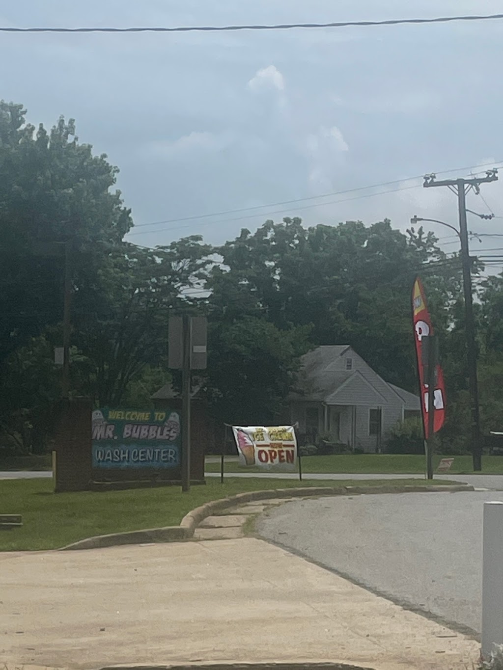 Mr. Bubbles Snack And Ice Cream Stand | restaurant | Main St, Pamplin, VA 23958, USA | 2157834107 OR +1 215-783-4107