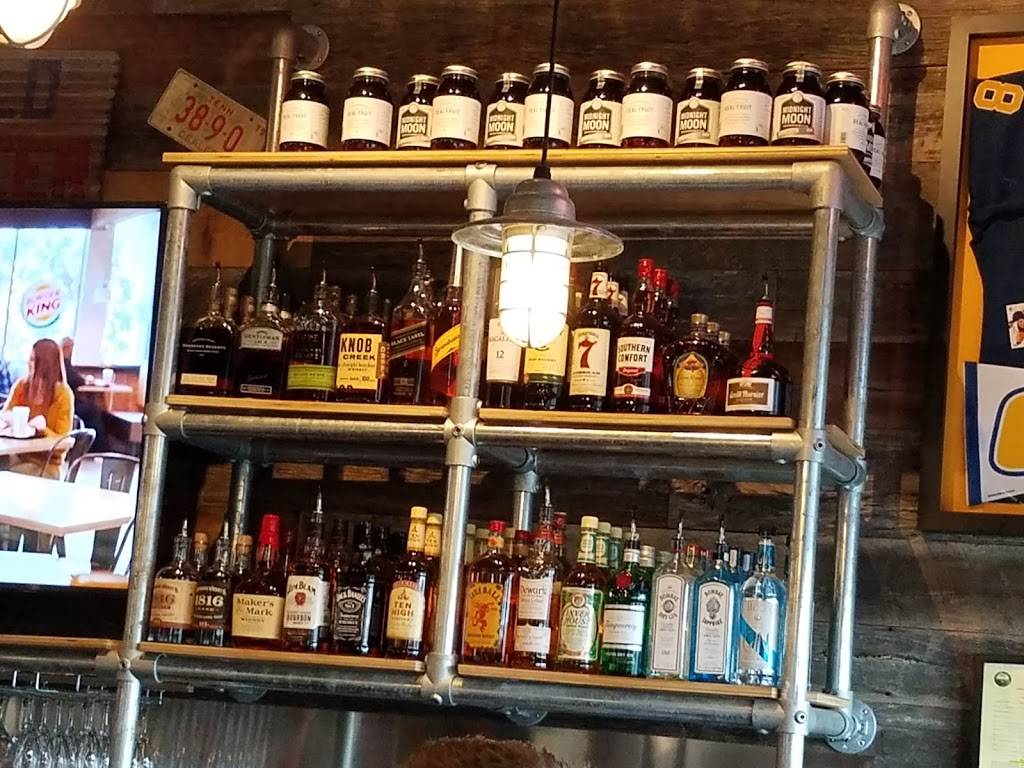 Bad Daddys Burger Bar | restaurant | 1924 Gunbarrel Rd Ste 104, Chattanooga, TN 37421, USA | 4234755948 OR +1 423-475-5948