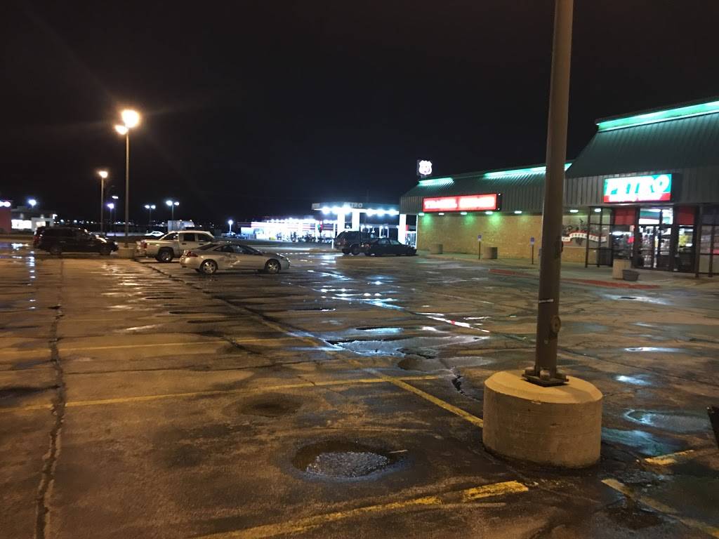 Petro Rochelle | restaurant | 900 Petro Rd, Rochelle, IL 61068, USA | 8155623716 OR +1 815-562-3716