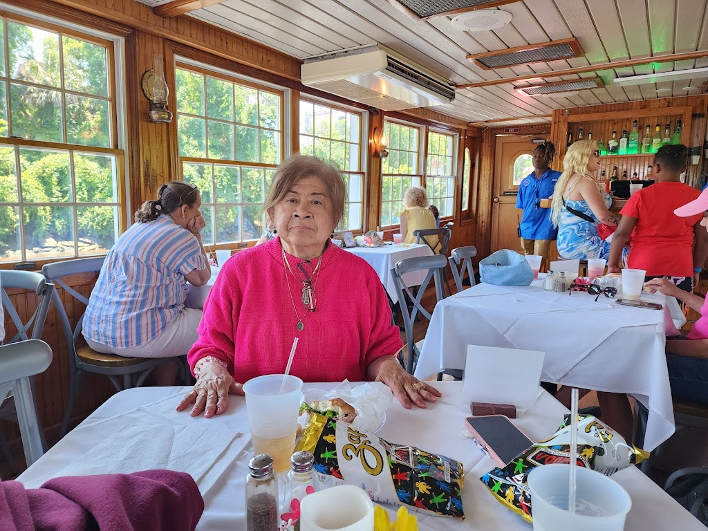 Barefoot Queen Riverboat Cruises | restaurant | 2051 Bridge View Ct, North Myrtle Beach, SC 29582, USA | 8433902017 OR +1 843-390-2017