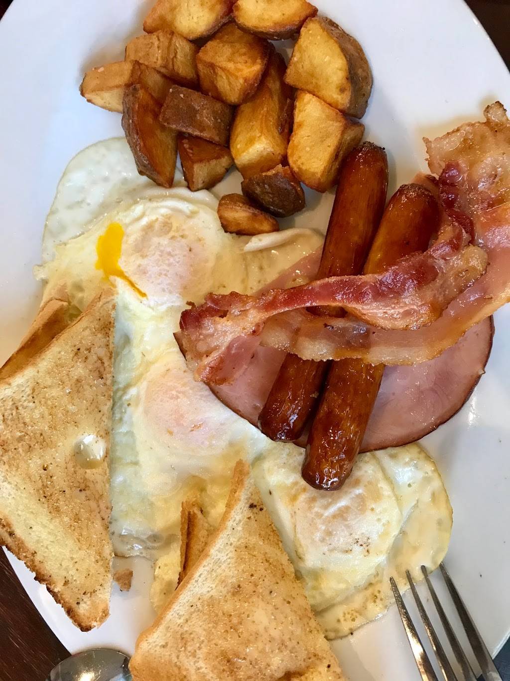 Daylight Diner | restaurant | 2641 Television Rd, Peterborough, ON K9J 6Y2, Canada | 7057755000 OR +1 705-775-5000