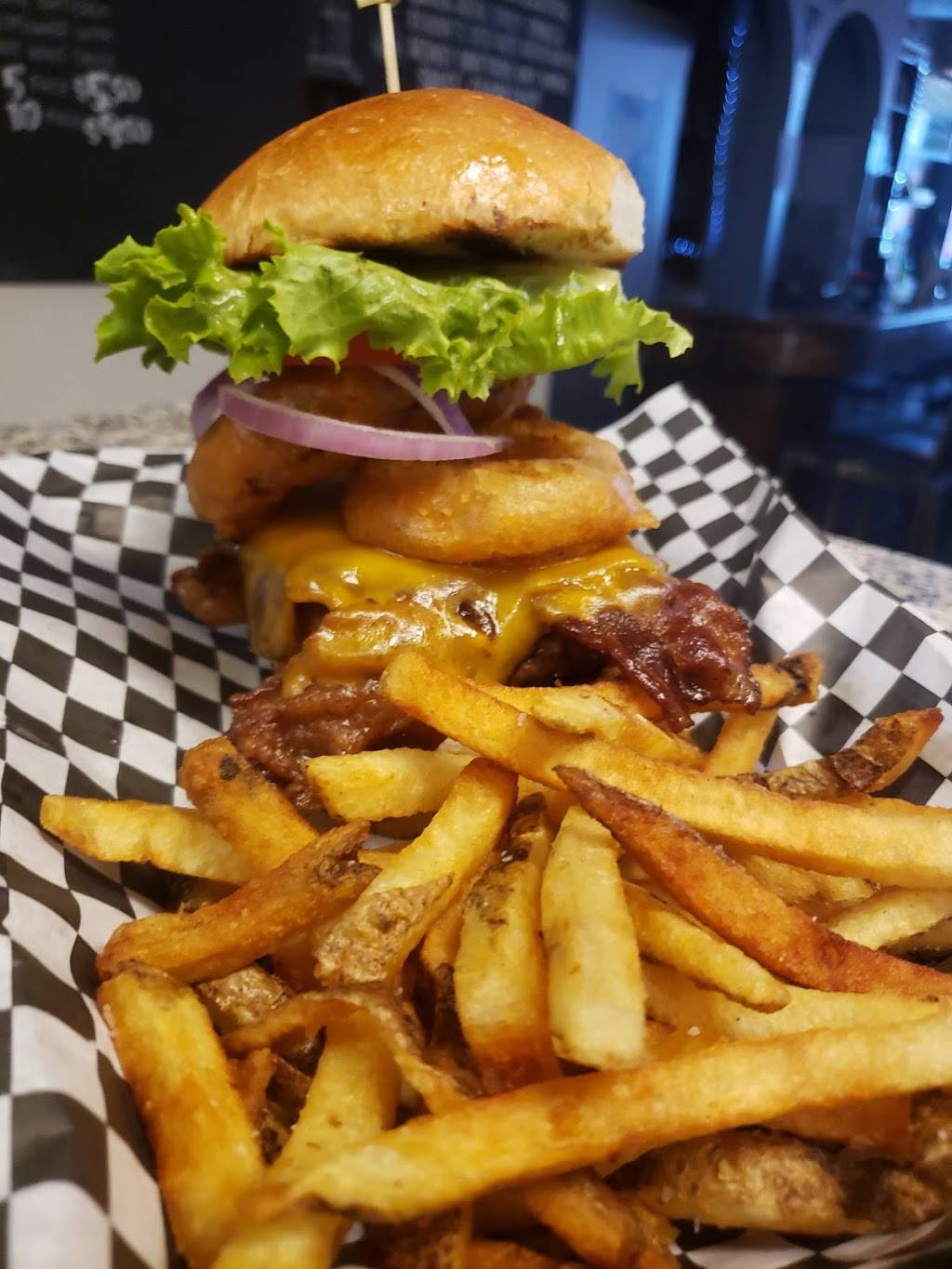 Applewood Smoke Burger Company | restaurant | Pittsburgh, PA 15206, USA | 4125224592 OR +1 412-522-4592