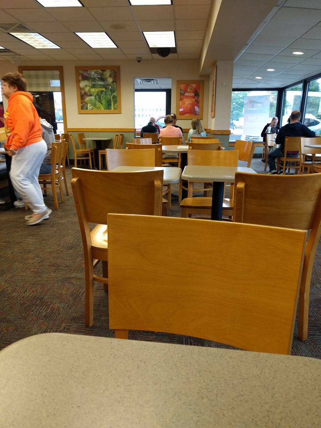 Wendys | restaurant | 800 Reed Rd, Broomall, PA 19008, USA | 6103561358 OR +1 610-356-1358