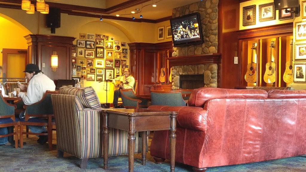 Swampers | restaurant | 800 S Cox Creek Pkwy, Florence, AL 35630, USA | 2562463662 OR +1 256-246-3662