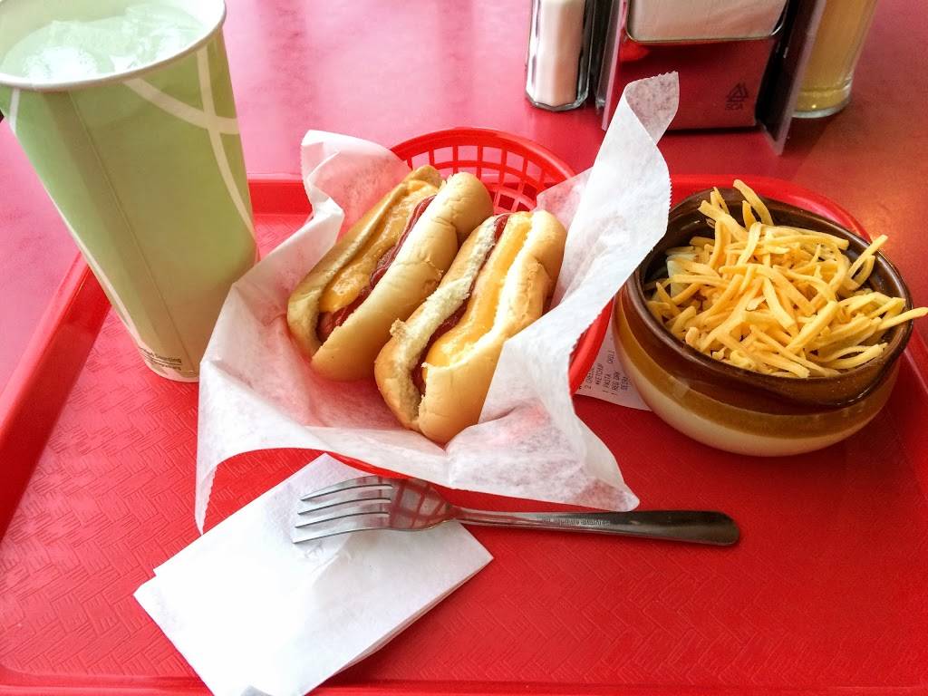 Brighton Hot Dog Shoppe | restaurant | 2401 Noblestown Rd, Pittsburgh, PA 15205, USA | 4124440363 OR +1 412-444-0363