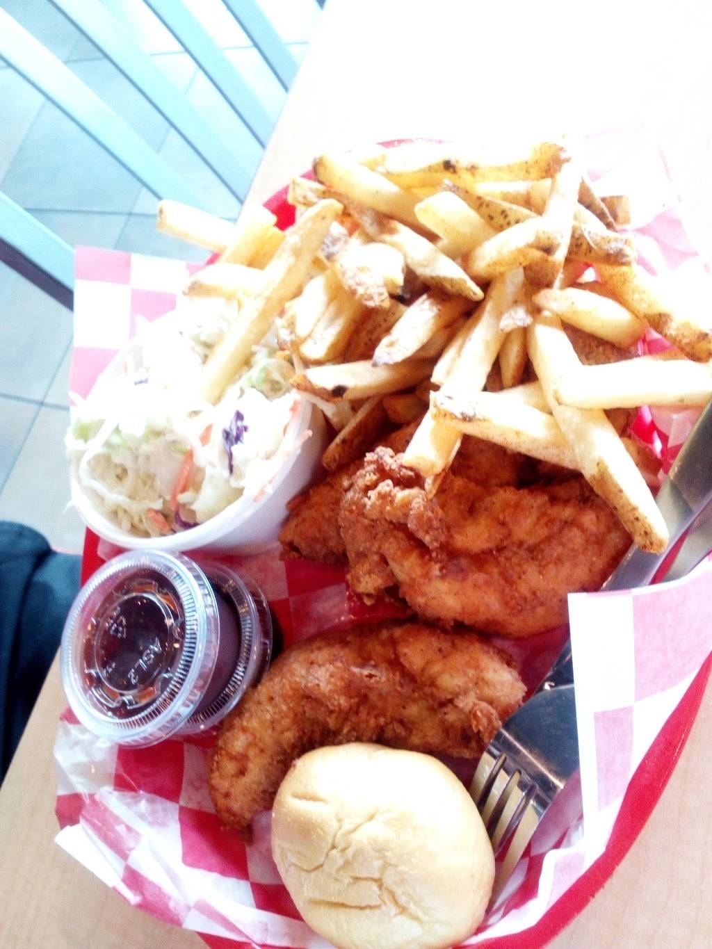 Ginos Burgers & Chicken | restaurant | 8600 Lasalle Rd #250C, Towson, MD 21286, USA | 4105830000 OR +1 410-583-0000