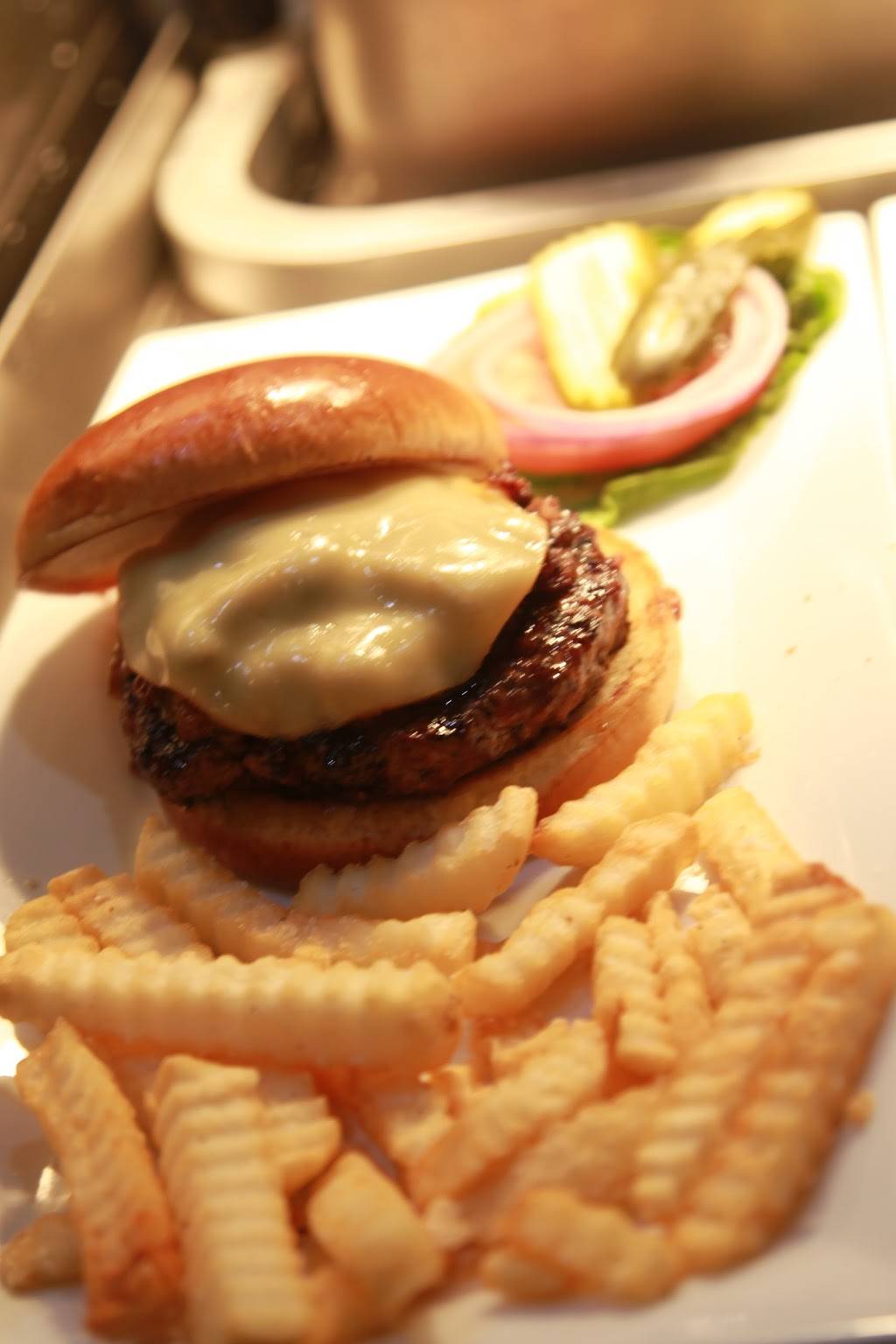 Treehouse Pub & Eatery | restaurant | 2239 Kimberly Rd, Bettendorf, IA 52722, USA | 5633551255 OR +1 563-355-1255