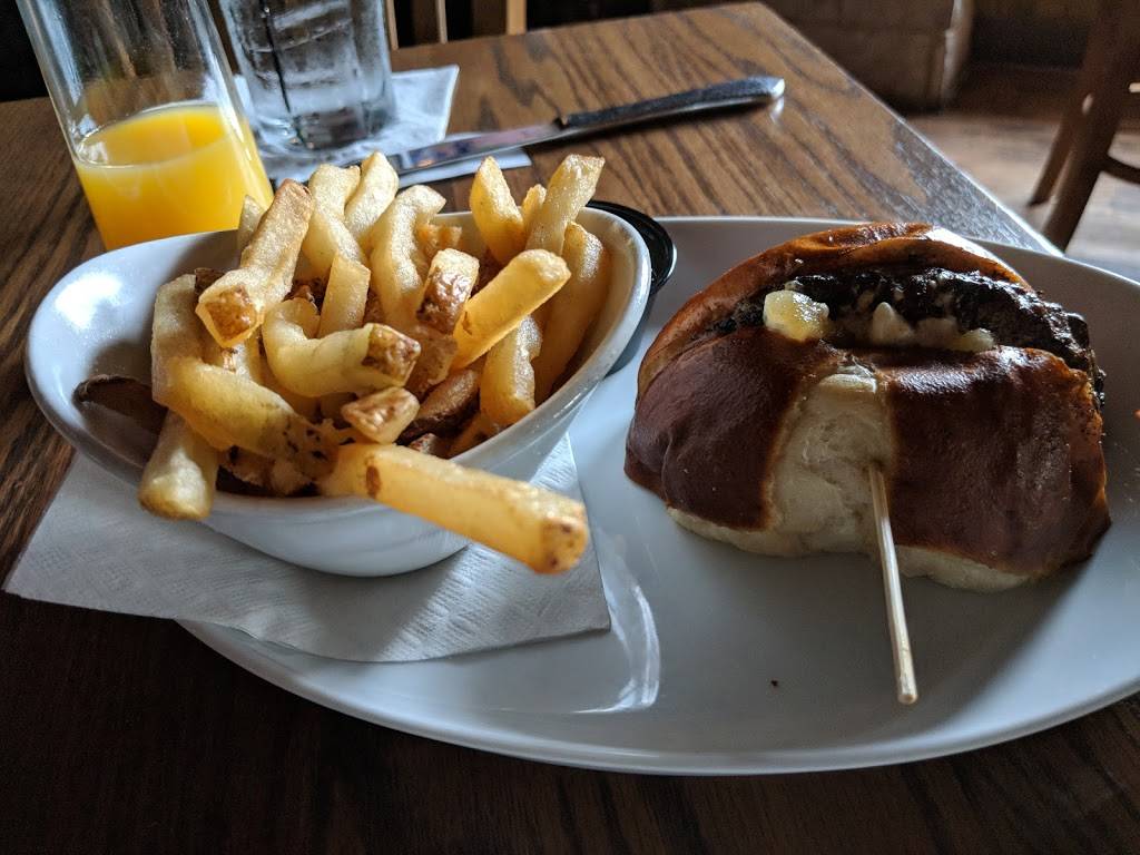 Bulldog Ale House | restaurant | 1520 S Randall Rd, Algonquin, IL 60102, USA | 8472290333 OR +1 847-229-0333