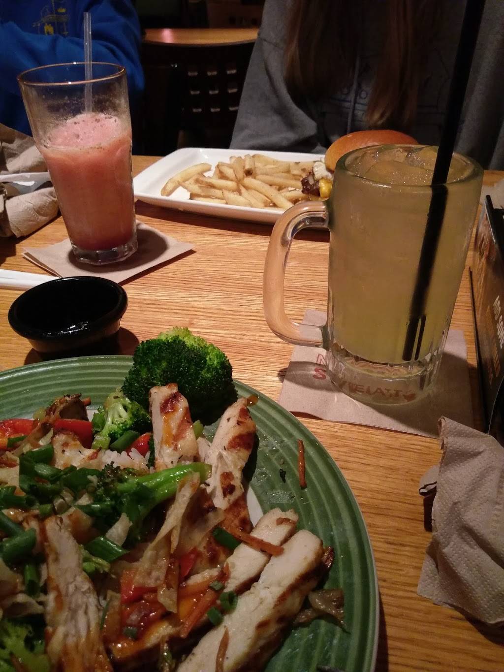 Applebees Grill + Bar | restaurant | 319 Homer Adams Pkwy, Alton, IL 62002, USA | 6184626575 OR +1 618-462-6575