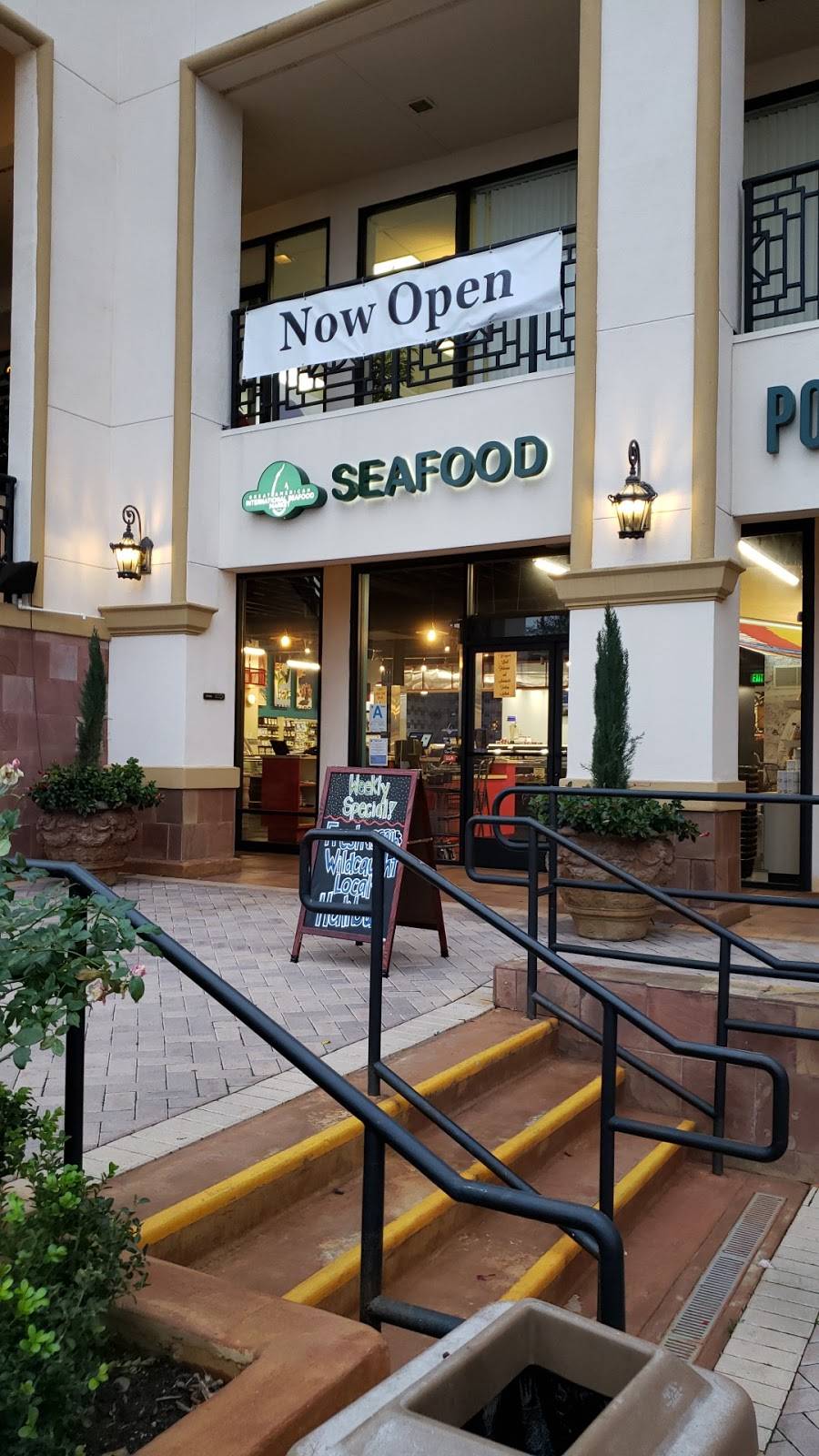 Great American International Seafood Market | restaurant | 31224 Palos Verdes Dr W, Rancho Palos Verdes, CA 90275, USA | 3107506074 OR +1 310-750-6074
