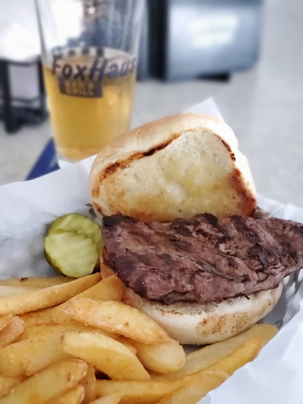 Fox Haus Bar & Grill | restaurant | 720 E Main St, Omro, WI 54963, USA | 9208590205 OR +1 920-859-0205