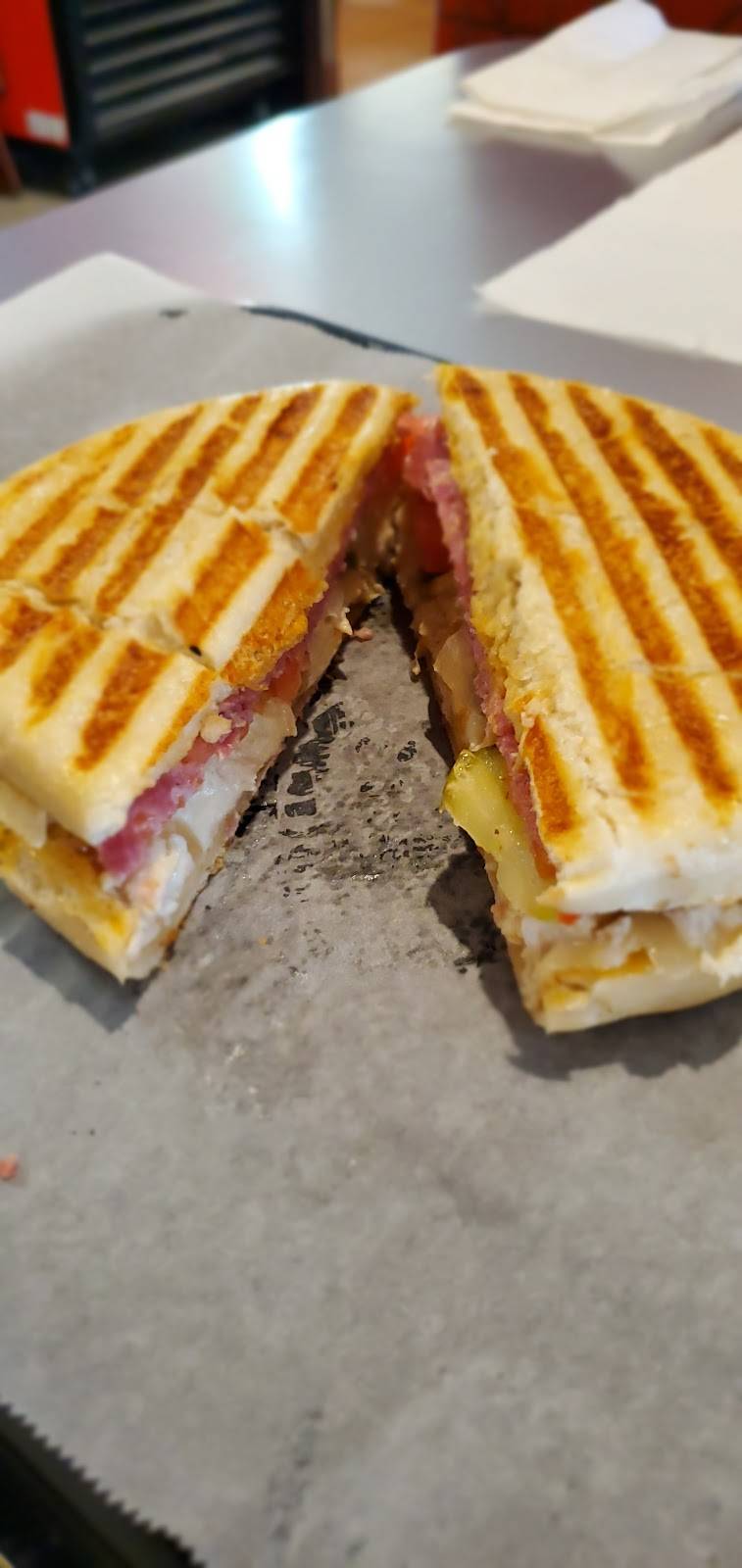 Hot Table | restaurant | 49 Park Ave, Worcester, MA 01605, USA | 5084590805 OR +1 508-459-0805