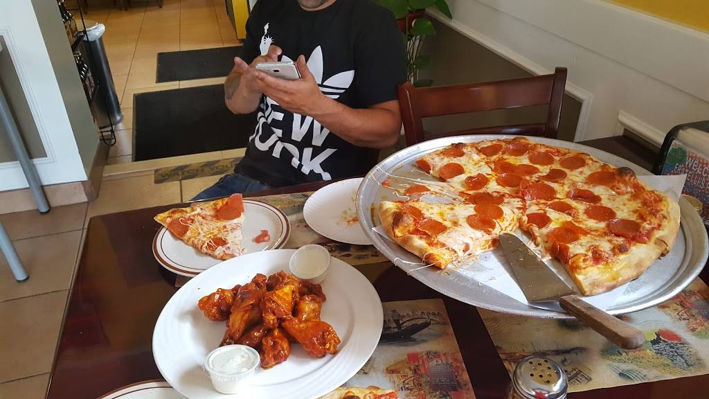 Fratellis Pizzeria | restaurant | 1860 Baldwin St, Waterbury, CT 06706, USA | 2035738089 OR +1 203-573-8089