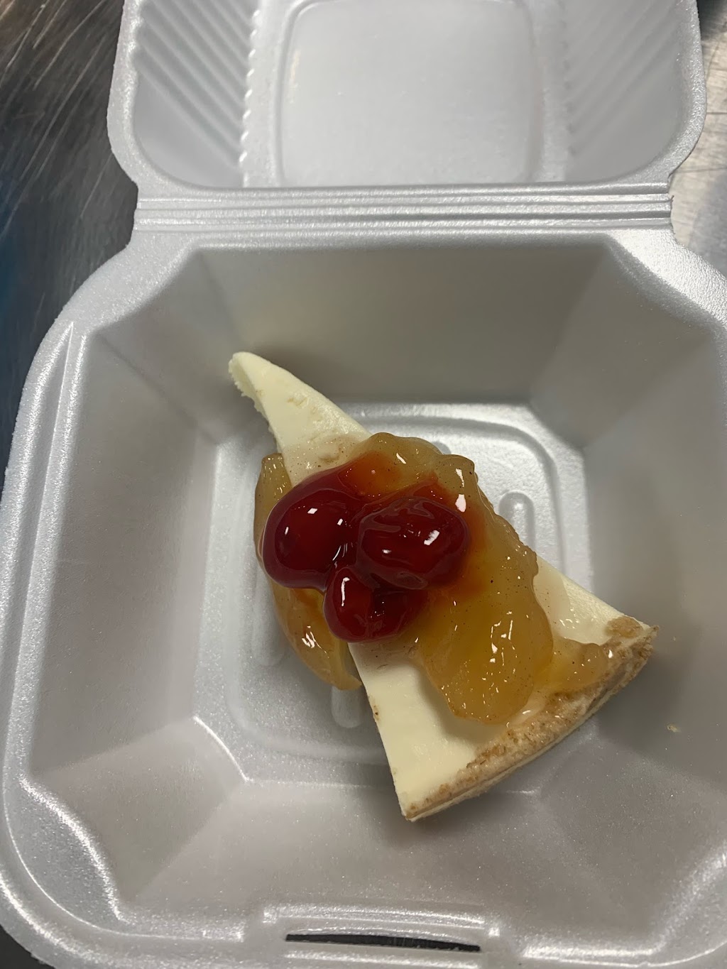 Smokin Geminis | restaurant | 9217 Adams Ave, Cleveland, OH 44108, USA | 2162701382 OR +1 216-270-1382