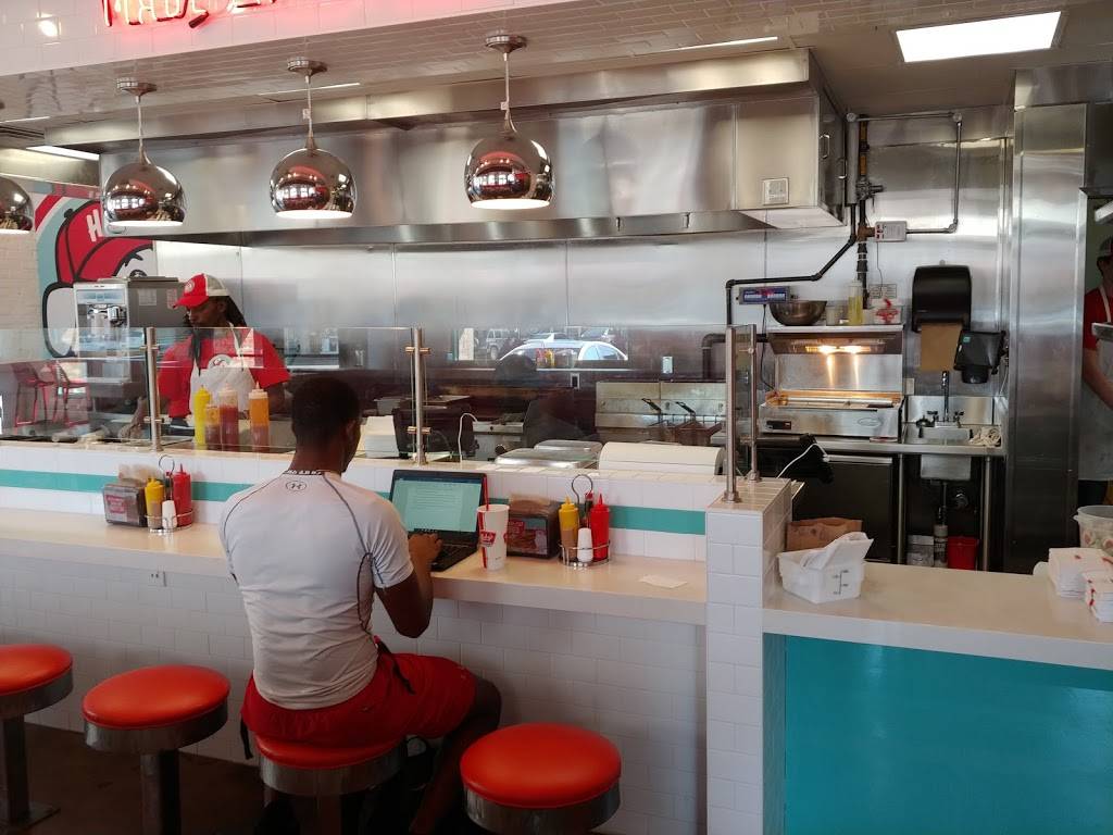 Hugh Babys | restaurant | 3001 West End Ave, Nashville, TN 37203, USA | 6156103382 OR +1 615-610-3382