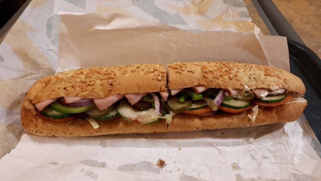 Restaurant SUBWAY | restaurant | 299 Rue Laval, Sherbrooke, QC J1C 0R1, Canada | 8198464655 OR +1 819-846-4655