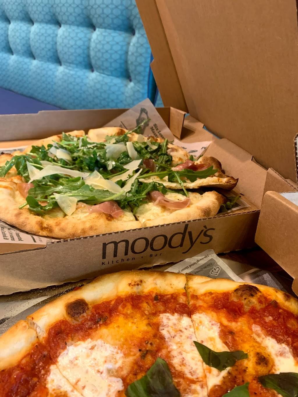 Moodys Kitchen + Bar | restaurant | 2530 Guadalupe St, Austin, TX 78705, USA | 5122130451 OR +1 512-213-0451