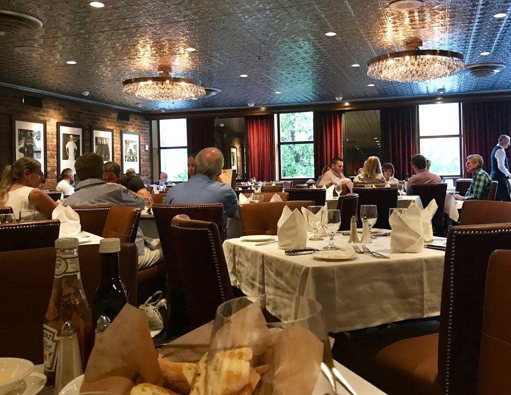 Moishes | restaurant | 3961 Boul St-Laurent, Montréal, QC H2W 1Y4, Canada | 5148453509 OR +1 514-845-3509