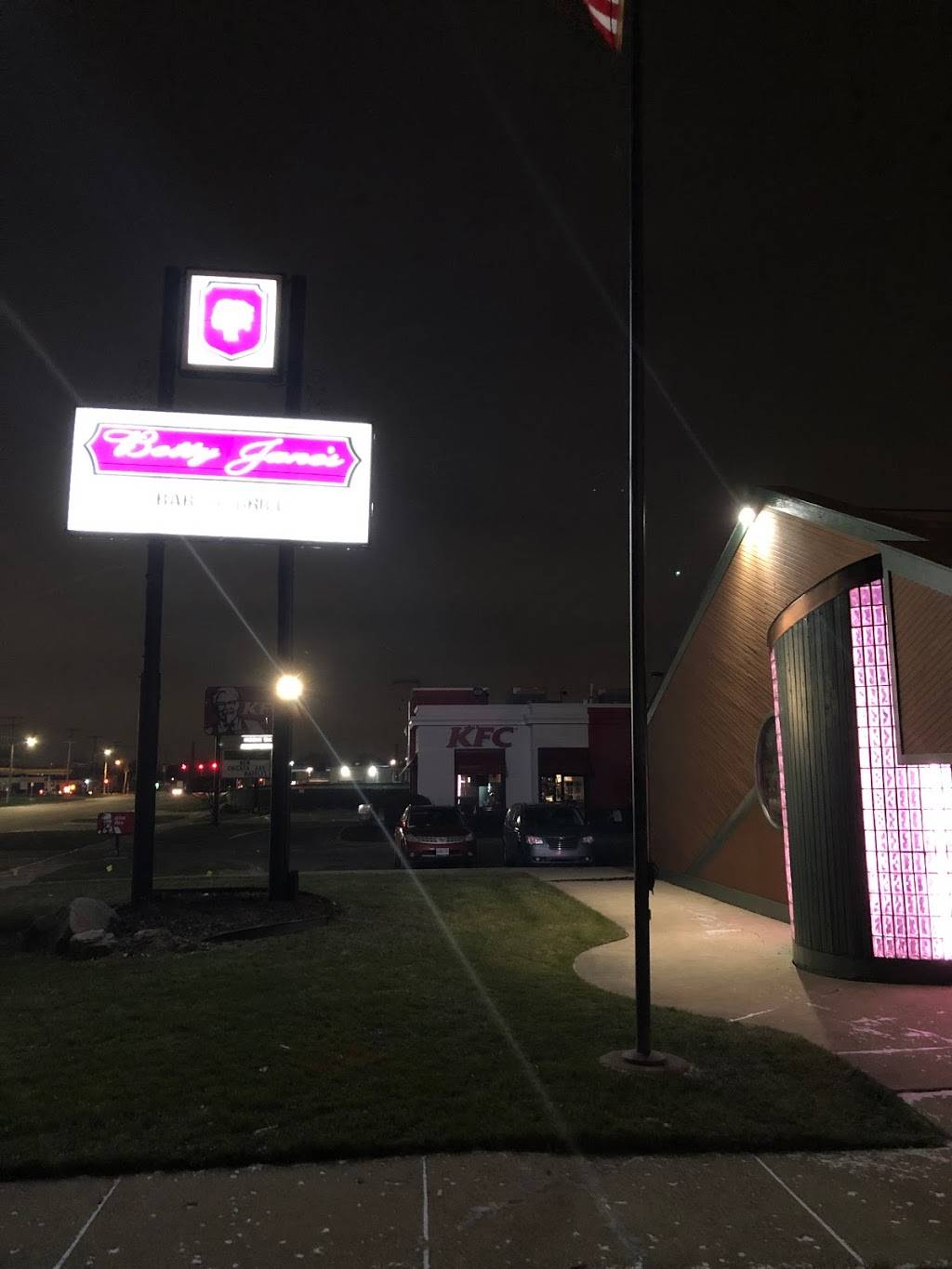 Betty Janes Bar & Grill | restaurant | 13791 E Thirteen Mile Rd, Warren, MI 48088, USA | 5864158889 OR +1 586-415-8889