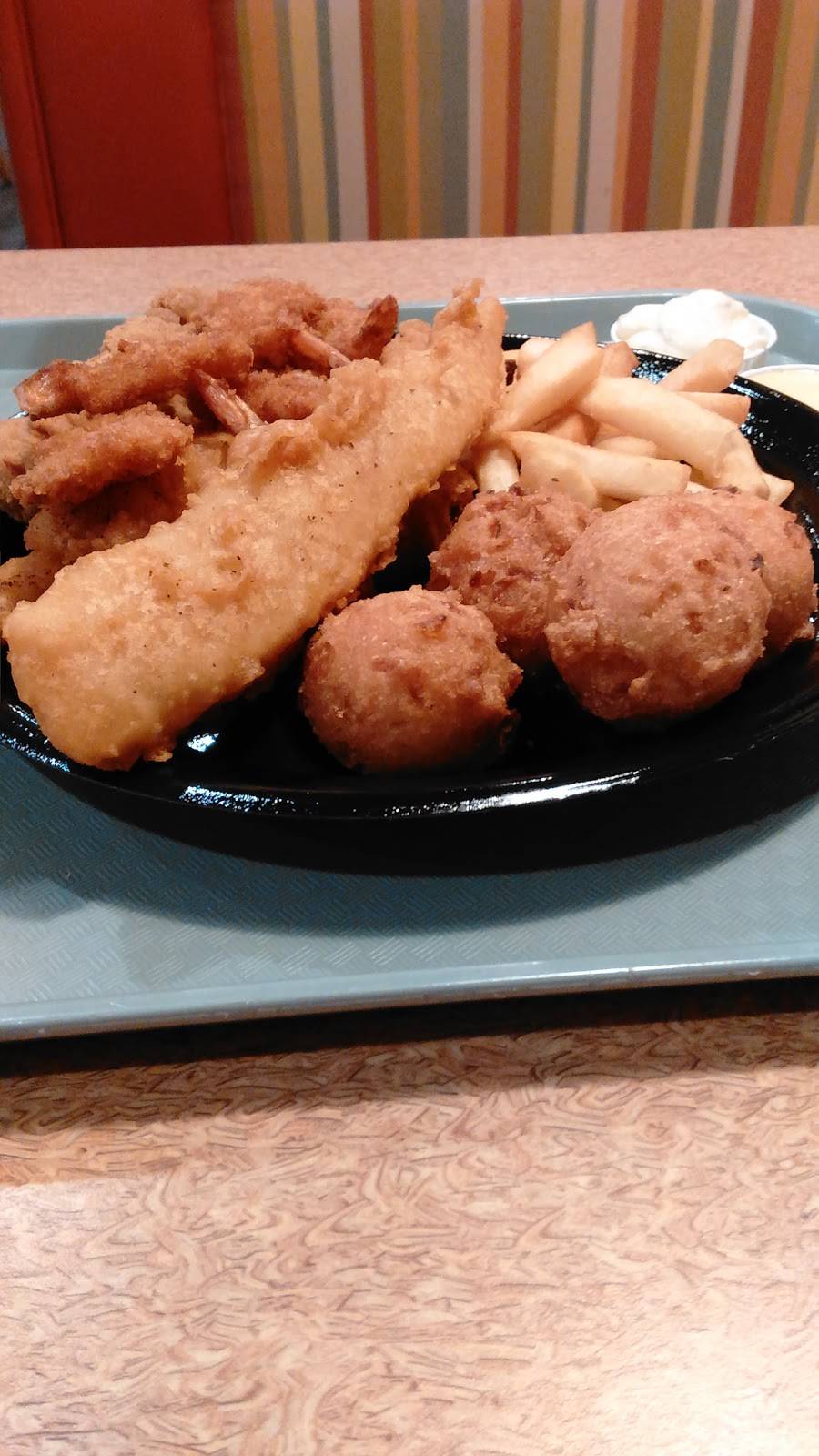 Captain Ds | restaurant | 8342 US Highway 51 N, Millington, TN 38053, USA | 9018733500 OR +1 901-873-3500