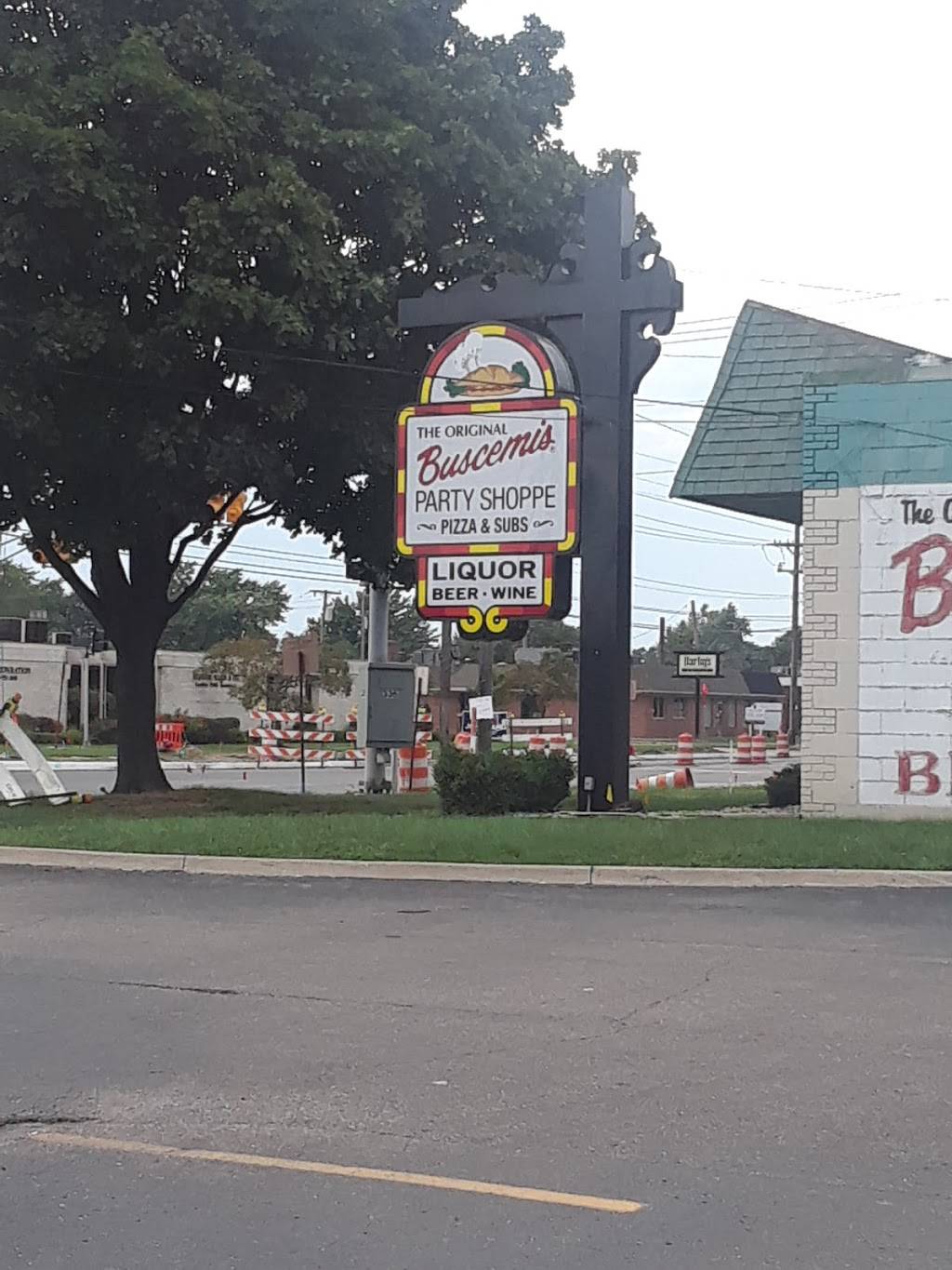 Original Buscemis | restaurant | 27980 Hoover Rd, Warren, MI 48093, USA | 5867573900 OR +1 586-757-3900