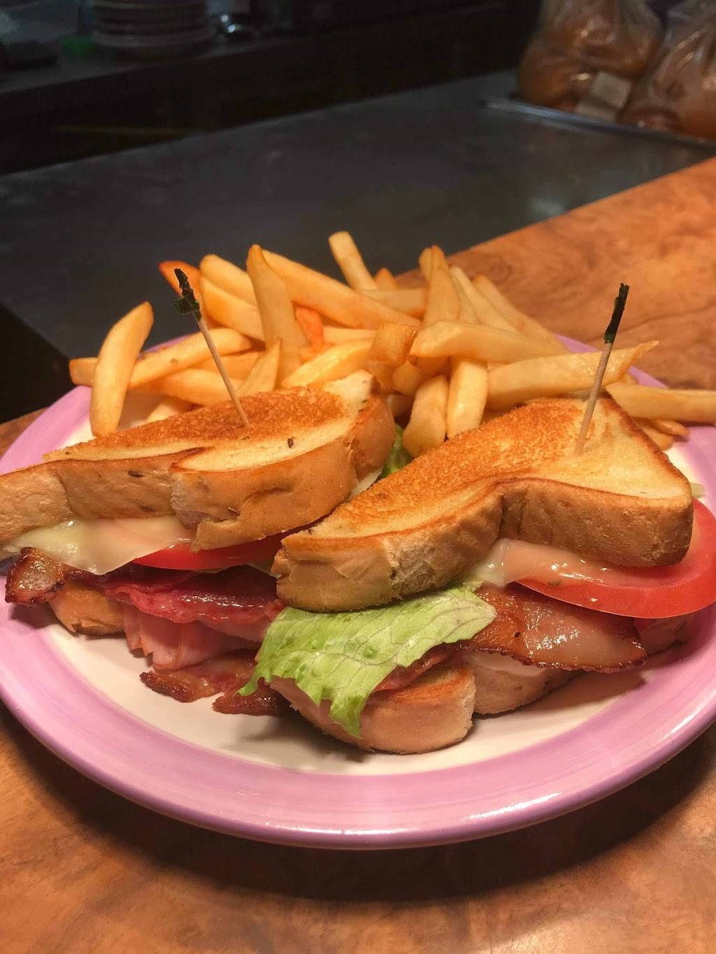 Big Matts House of Munch | restaurant | 101 Crestview Rd, Houghton Lake, MI 48629, USA | 9897411573 OR +1 989-741-1573