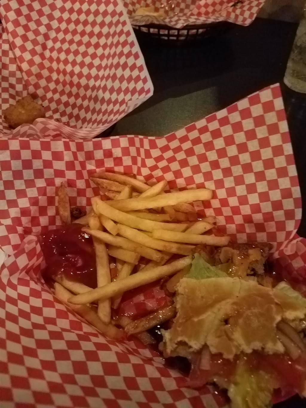 Dukes Brewpub and Ale House | restaurant | 105 E Chapel St, Dodgeville, WI 53533, USA | 6089302900 OR +1 608-930-2900