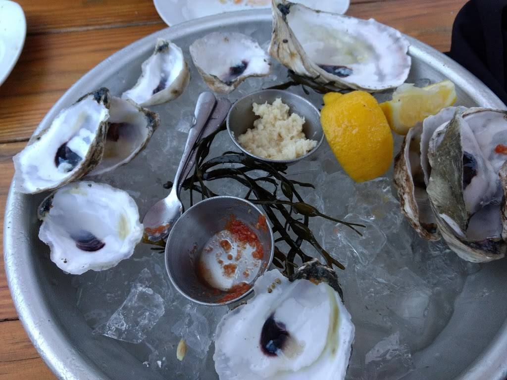 Shuck Station Raw Bar | restaurant | 68 Main St, Newcastle, ME 04553, USA | 2076820129 OR +1 207-682-0129