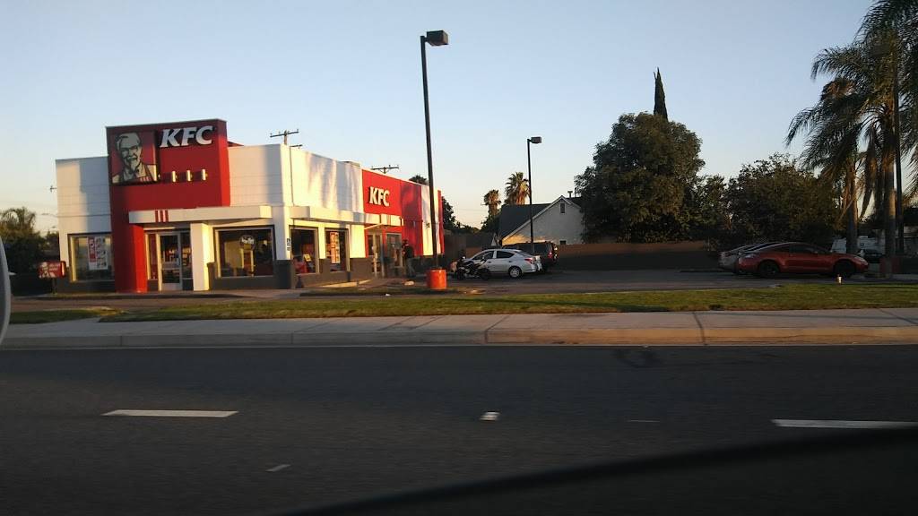 KFC | restaurant | 223 E Foothill Blvd, Rialto, CA 92376, USA | 9098744547 OR +1 909-874-4547