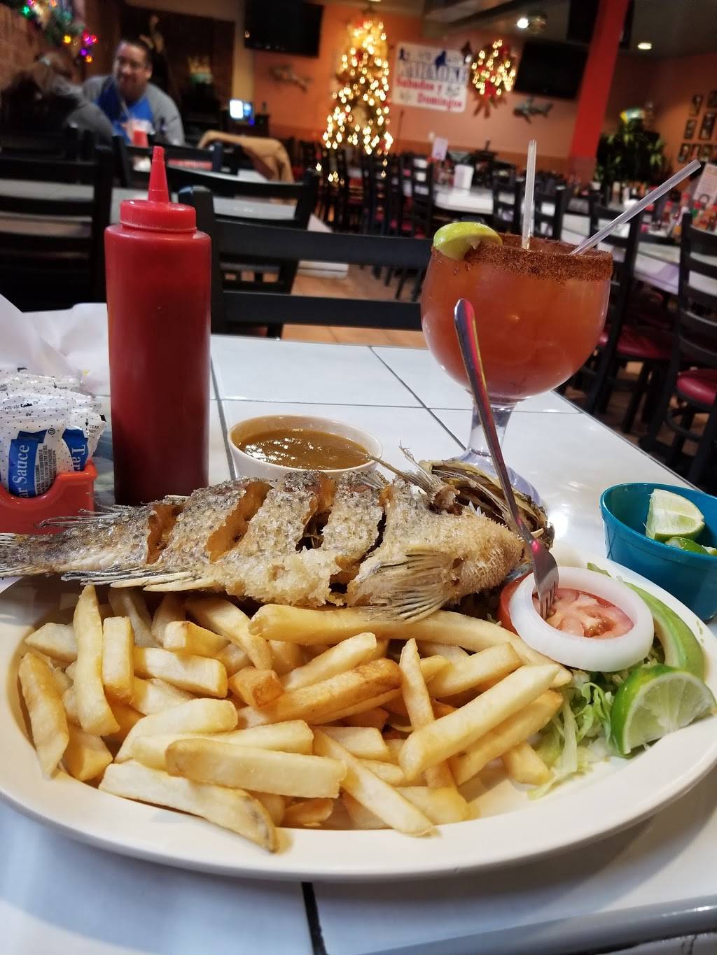 Acapulco Beach Restaurant | restaurant | 3112 N Main St, Fort Worth, TX 76106, USA | 8176255992 OR +1 817-625-5992