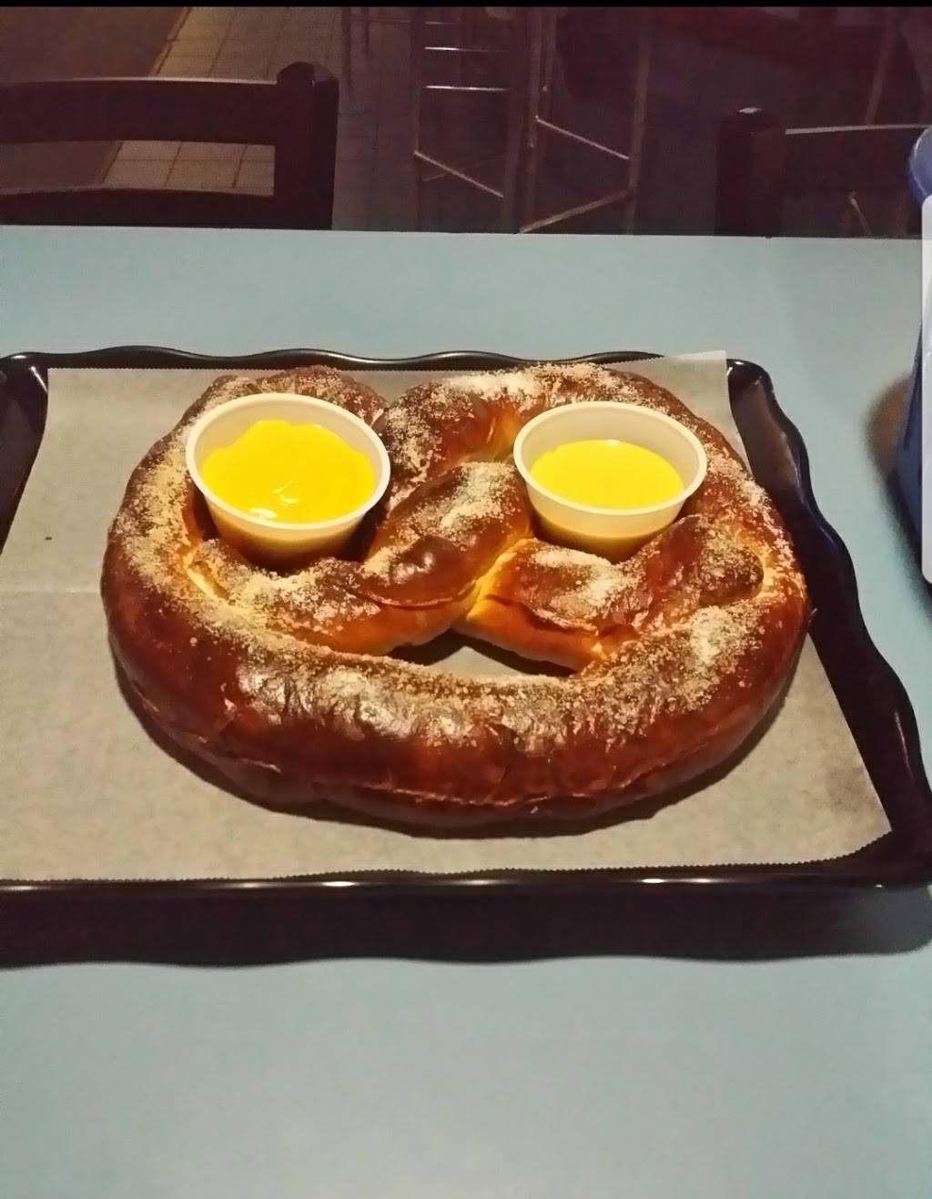 JP Shakers | restaurant | 15015 13 Mile Rd, Warren, MI 48088, USA | 5862931243 OR +1 586-293-1243