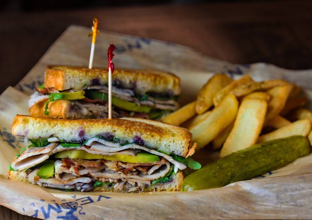 Yeomans Cask and Lion | restaurant | 3220 Margaritaville Blvd, Kissimmee, FL 34747, USA | 4079869367 OR +1 407-986-9367