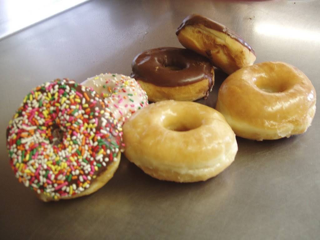 Moms Donut Shop | bakery | 718 N Grand Ave, Gainesville, TX 76240, USA | 9406651863 OR +1 940-665-1863