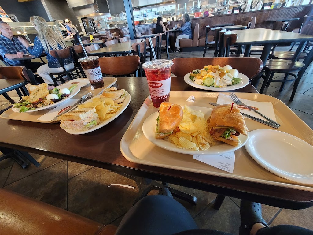 Twin Peaks | restaurant | 8889 Gateway Blvd W, El Paso, TX 79925, USA | 9153078396 OR +1 915-307-8396