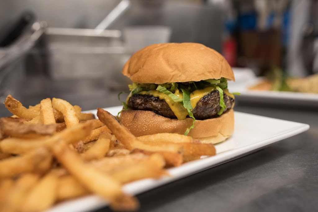 Inhouse Restaurant and Bar | restaurant | 606 Hope-Johnsonburg Rd, Frelinghuysen, NJ 07825, USA | 9084594185 OR +1 908-459-4185